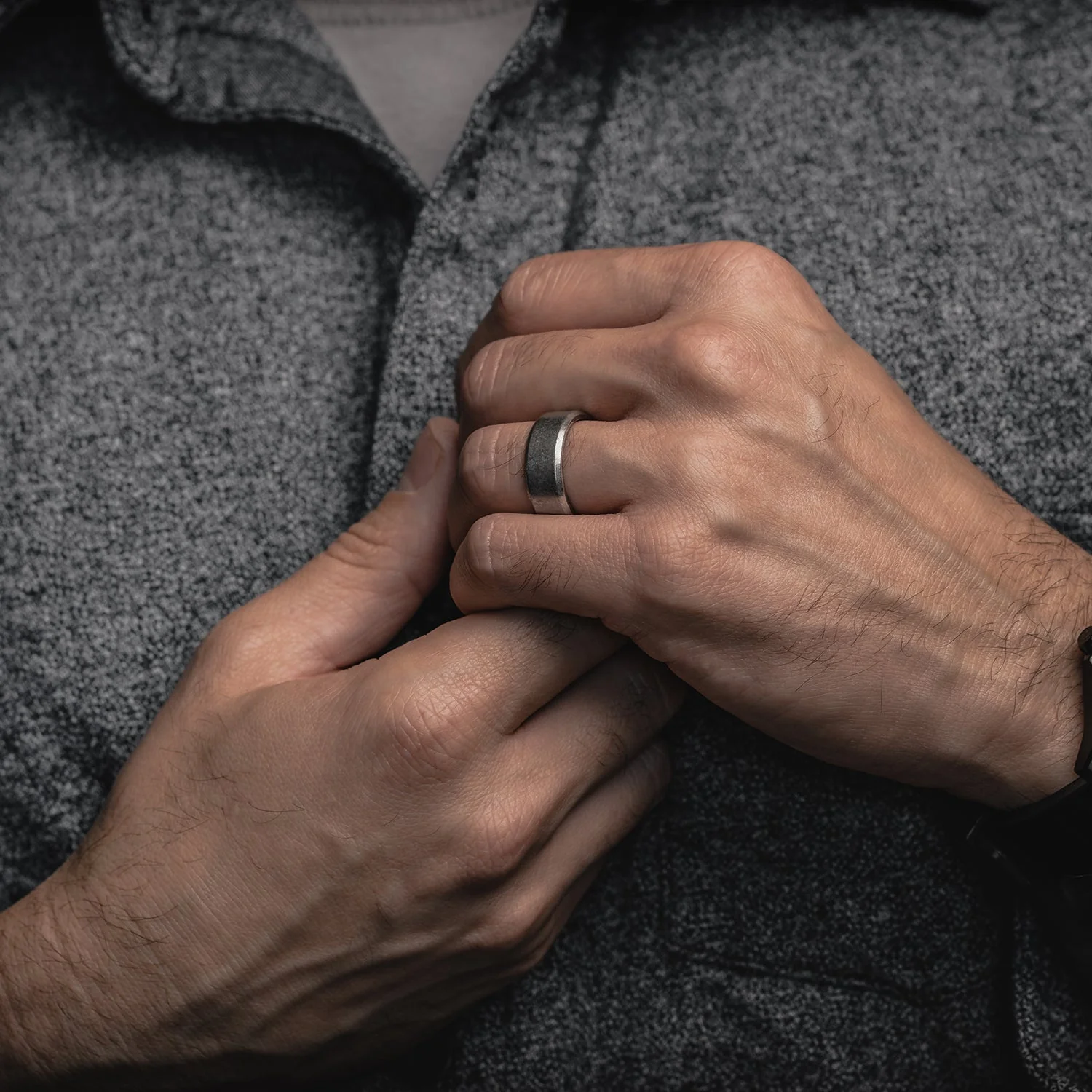 Ridge 8mm Beveled Ring Set - Stonewashed Titanium - Image 7